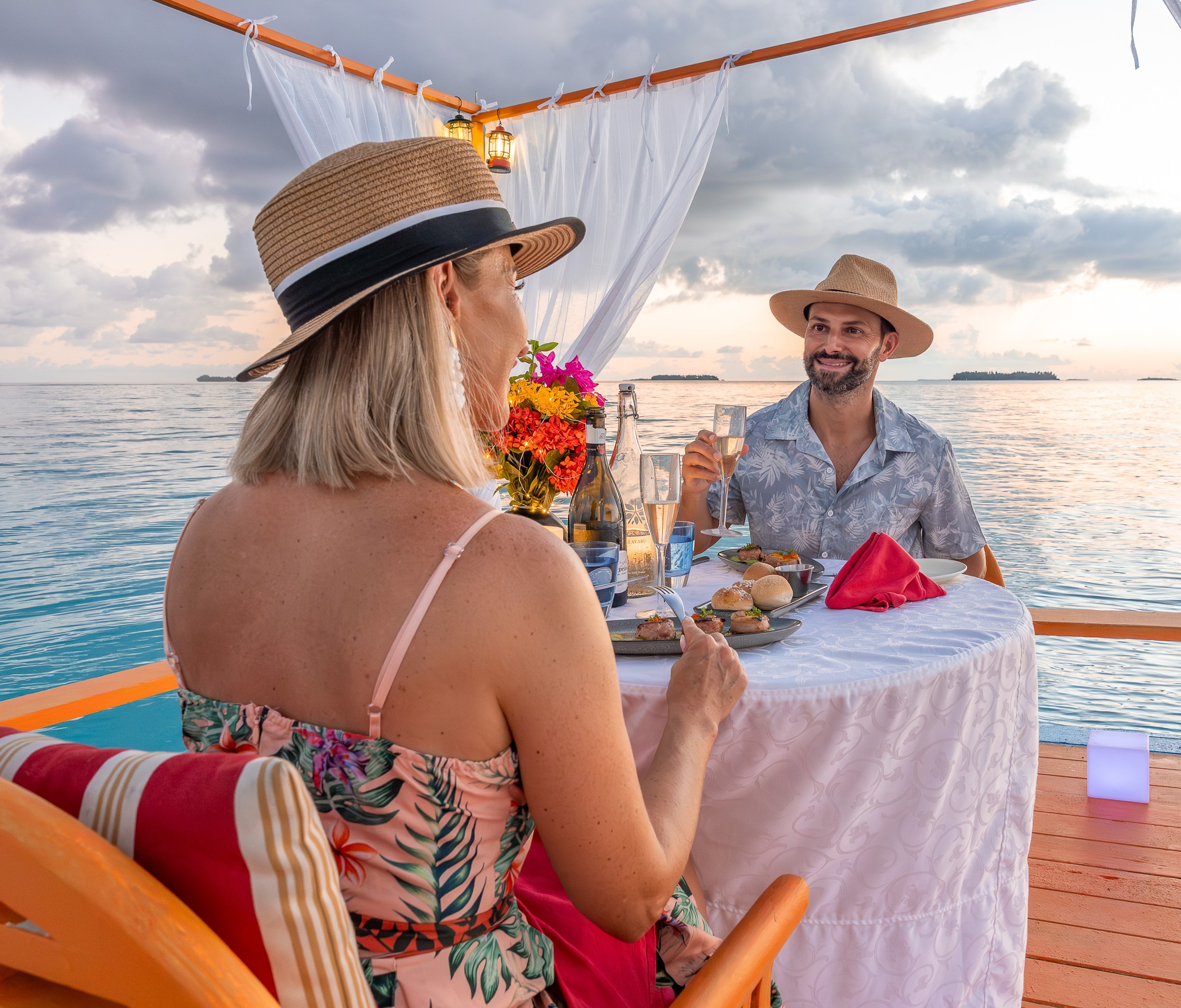 Velavaru V Deck dining